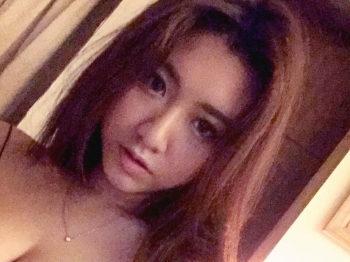 快溢出來！可口奶香「爆奶女孩」身材超級殺！「飽滿罩杯」讓人忍不住了…
