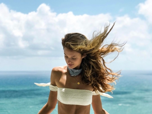 人生勝利組！愛神超模女友好吸睛　性感寫真大秀火辣身材