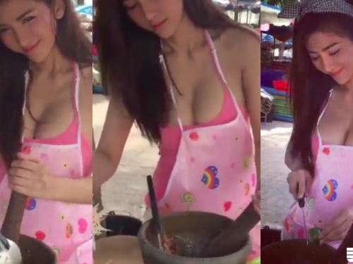 好狂！「爆乳老闆娘」就在路邊露兩粒上菜！「乳波震震」抖奶服務都被拍到啦！