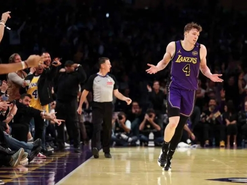 NBA》挖到寶！首輪新秀飆9顆三分球率湖人退爵士收6連勝