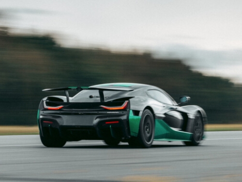 「最速電動車」超猛倒車 每小時275公里創紀錄
