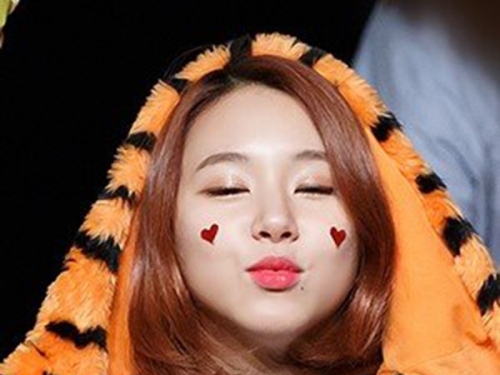 繼子瑜後，Twice忙內綵瑛索啵啵討親親的可愛萌樣被韓網友稱為「親親魔人」