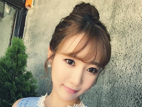 正妹「無害系臉蛋」散發清新氣質，杏桃大眼好會放電，讓人小鹿亂撞！