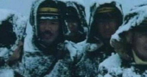 西伯利亞的冬天有多冷，指揮者夜間行軍到早上，回頭已是屍橫遍野