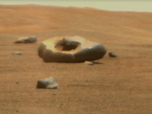 火星發現甜甜圈狀的奇怪岩石