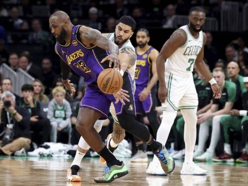 NBA》悲情！詹姆斯受傷 湖人不敵塞爾提克8連勝中斷