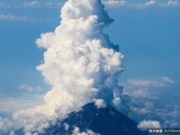 富士山爆發？！網友搭飛機時發現的驚人景象，其實是...