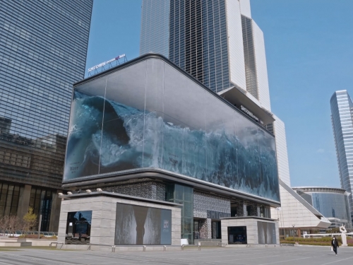 驚濤駭浪！韓國大樓出現超逼真「巨型海浪」來回翻騰，城市藝術作品備受矚目