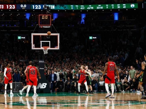 NBA》塔圖姆延長賽飆進大號壓哨三分彈 綠衫軍絕殺暴龍賞7連敗