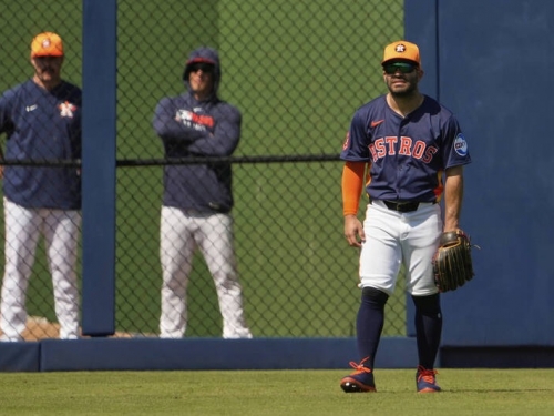 MLB》只是一個平凡的飛球！ 太空人「阿土伯」又漏接了