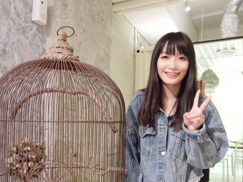 台新銀行春酒驚見「深V巨乳妹」！超火辣E奶險些炸出，網友全都坐不住啦！