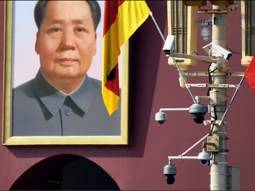 全球監視器上看10億支 中國佔一半