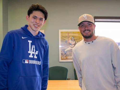 MLB》感謝老將羅哈斯讓出11號背號 佐佐木朗希贈送高級清酒