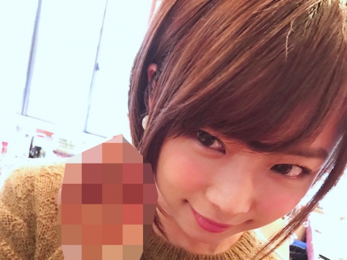 女優集體花見大會玩超開！「紗倉まな」緊盯肉串棒一臉想立刻吞下...