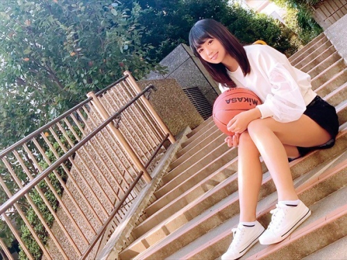 羞澀籃球少女「野中萌」AV出道！