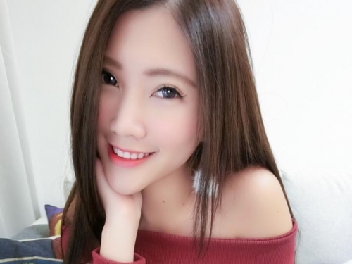 超撩男！Ｄ奶正妹「Chris」挺巨乳自拍影片，要求網友打包帶走....