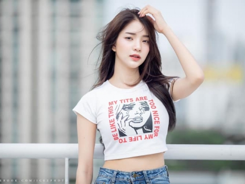 來杯泰式椰奶！清純系隱乳妹「เจ้าแก้มยืด」透膚制服下驚藏「兩粒椰子」