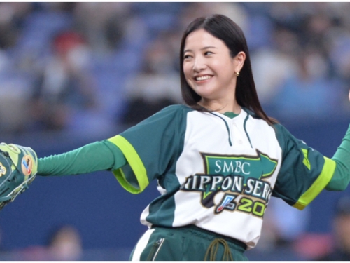 可愛度破表！「怪怪美少女」吉高由里子擔任開球　暴投後「哀嚎、爆笑」影片引瘋傳！