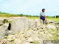 大連一水庫現怪石圈　疑來自三國「將軍墳」？