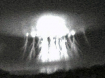 UFO的偽裝術？形如巨型水母，奇異閃電成不解之謎！