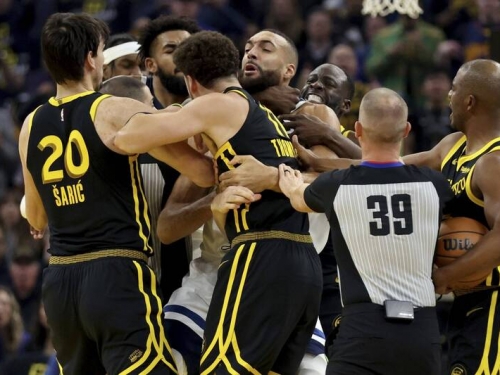 NBA》嘴綠鎖喉功遭驅逐出場 戈貝爾怒批「小丑」：他就想被趕出去