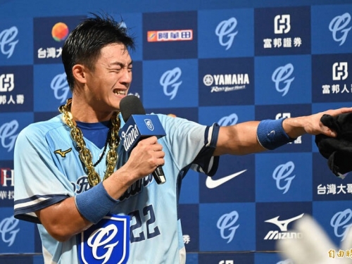 中職》擊出生涯第三支再見安打 李宗賢獲MVP哭成淚人