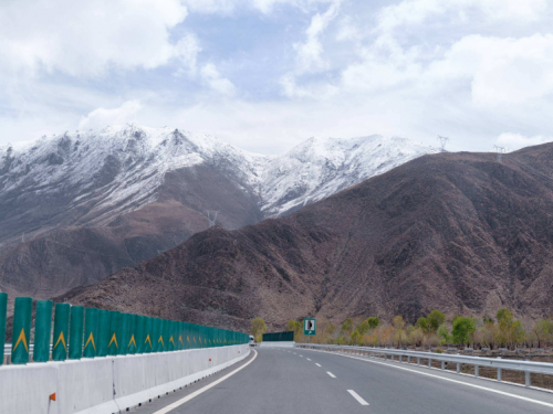 中國最“美”的高速公路，全長409千米耗時5年，至今還未收過路費