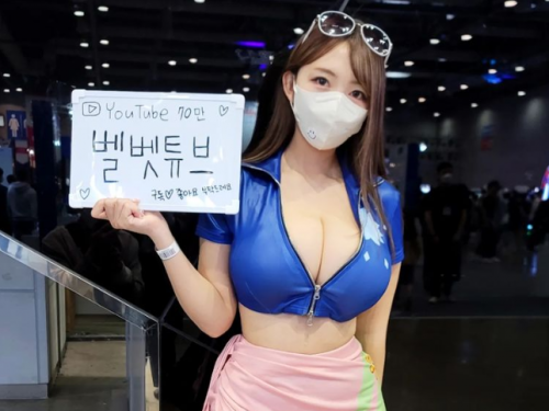 正妹 YouTuber 慶祝訂閱數突破 70 萬！驚喜化身「真人版妮可羅賓」感謝粉絲