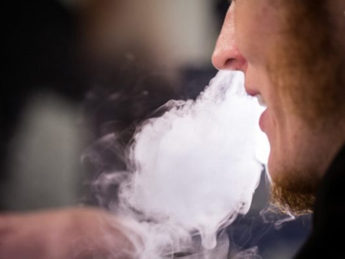 報告：電子煙非無害水煙霧，恐損心血管系統