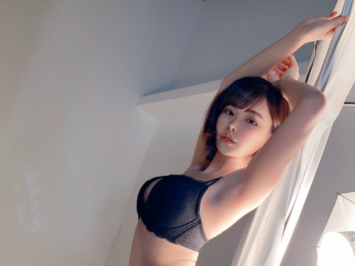 暗黑界的天下第一人！JOJO風的深田えいみ長這樣！
