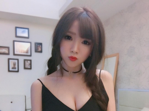 正妹挺出「雪白嫩乳」對抗寒流！比基尼大爆乳祛寒　熱血沸騰就靠這波！