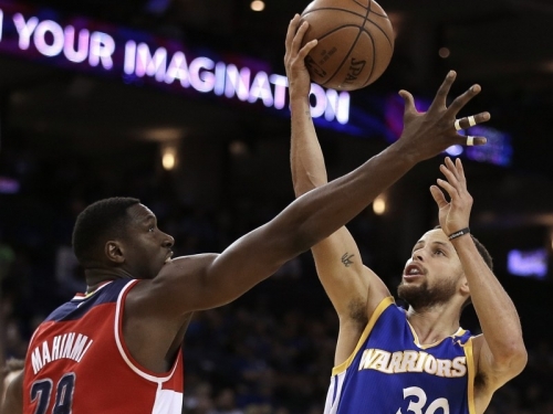 麥基投三分怒推一把 「受辱人」詹寧斯還嗆：刷大三元、刷40分也不行！