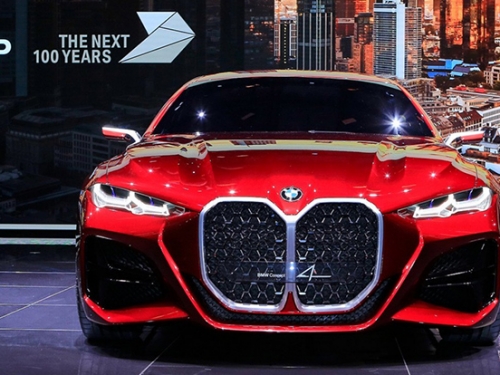 「超震撼大鼻孔」......BMW Concept 4 概念車亮相，無極限水箱護罩一舉搶走所有目光！