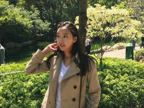 氣質甜姊兒「迷人笑容」人生充滿希望！超短褲大秀一雙「逆天長腿」好犯規