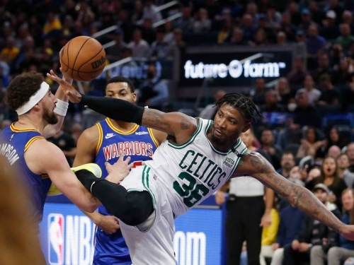 NBA》壓傷柯瑞、腳勾K湯 柯爾指「聰明哥」動作太危險