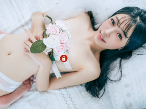 卡哇依美嬌娘「妍妍Angel」裸體嫁紗，「誘惑黑森林」想娶就先入內探索！