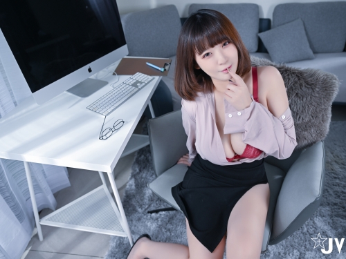 巨乳女秘書「Ruru茹茹」上班突然發情！在辦公室用筆瘋狂磨蹭下面！