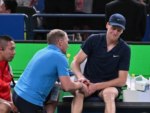 網球》辛納嚴重抽筋退出！上海大師賽32強遭爆冷無緣衛冕