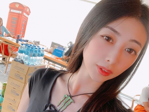 長腿辣媽「YinYin 蔡茵茵」氣質破表　人妻韻味讓人欲罷不能