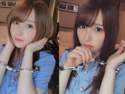 甜美女警「脳て」銬住雙手床邊自拍　水汪汪大眼+微微嘟嘴讓人忍不住戀愛了
