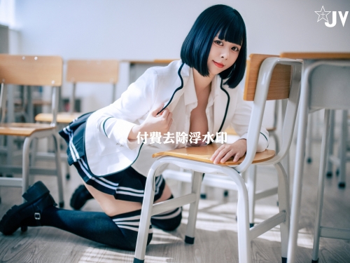 巨乳女同學超短迷你裙一彎腰就露內褲　今天甚至穿小丁上學！