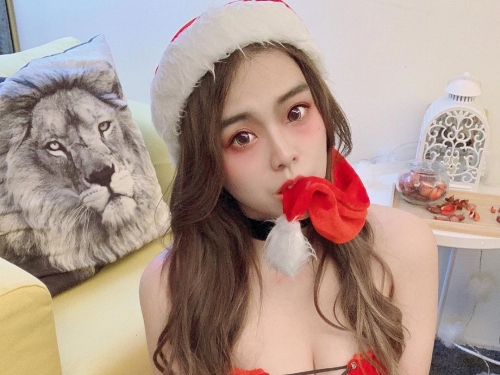 超兇巨乳甜心「Teresa 緹芝」自曝脾氣比胸大　狂露奔放雙乳證明