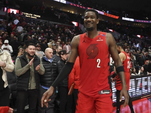 NBA》湖人缺中鋒有救了？ 拓荒者買斷狀元郎艾頓