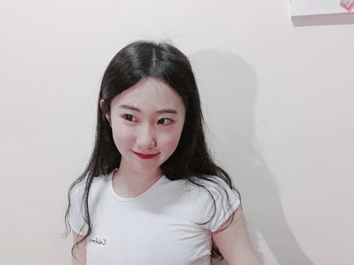 「美乳正妹」騎乘探頭烏龜！「爆乳比基尼」下水引起乳波陣陣！