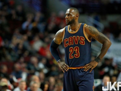 [影]詹皇生涯得分超越俠客 敗給公牛笑不出來臉超囧