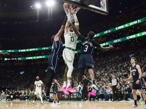 NBA季後賽》塔圖姆遭犯規重摔 懷特砍30分助塞爾提克G1擊退魔術