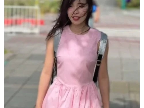 中職》來台3年李多慧己不畏颱風！迎狂風亂吹站不穩 網：可愛的瘋女人