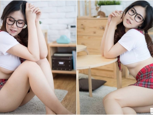 衣服太小啦！「巨奶學生妹」制服包不住肉肉！南半球＋小屁屁全都跑出來！