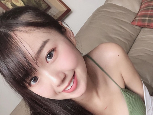 ABCD...數不出來！英文家教「黃曦僾」身材火辣　換上比基尼讓學生暴動