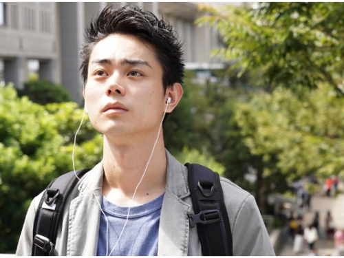 銀幕情侶定情作！菅田將暉、小松菜奈《線：愛在相逢時》三度合作　命中注定 18 年再...